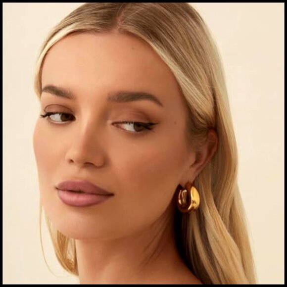 Gold Chunky Hoop Earrings Lightweight Hypoallergenic Non-Tarnish Hollow Design - Picture 4 of 7